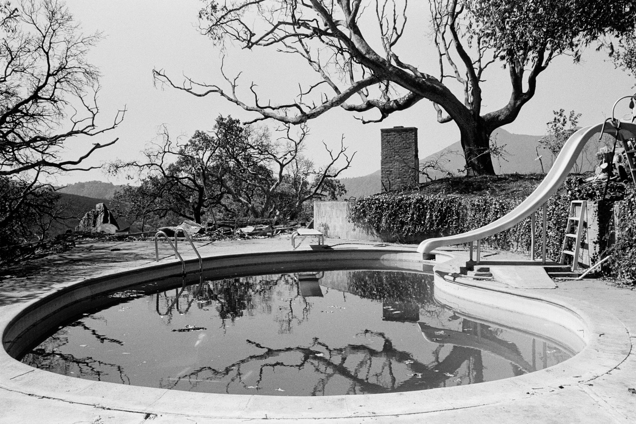 Pool Fire Above San Rafael, 1976 © Mimi Plumb
